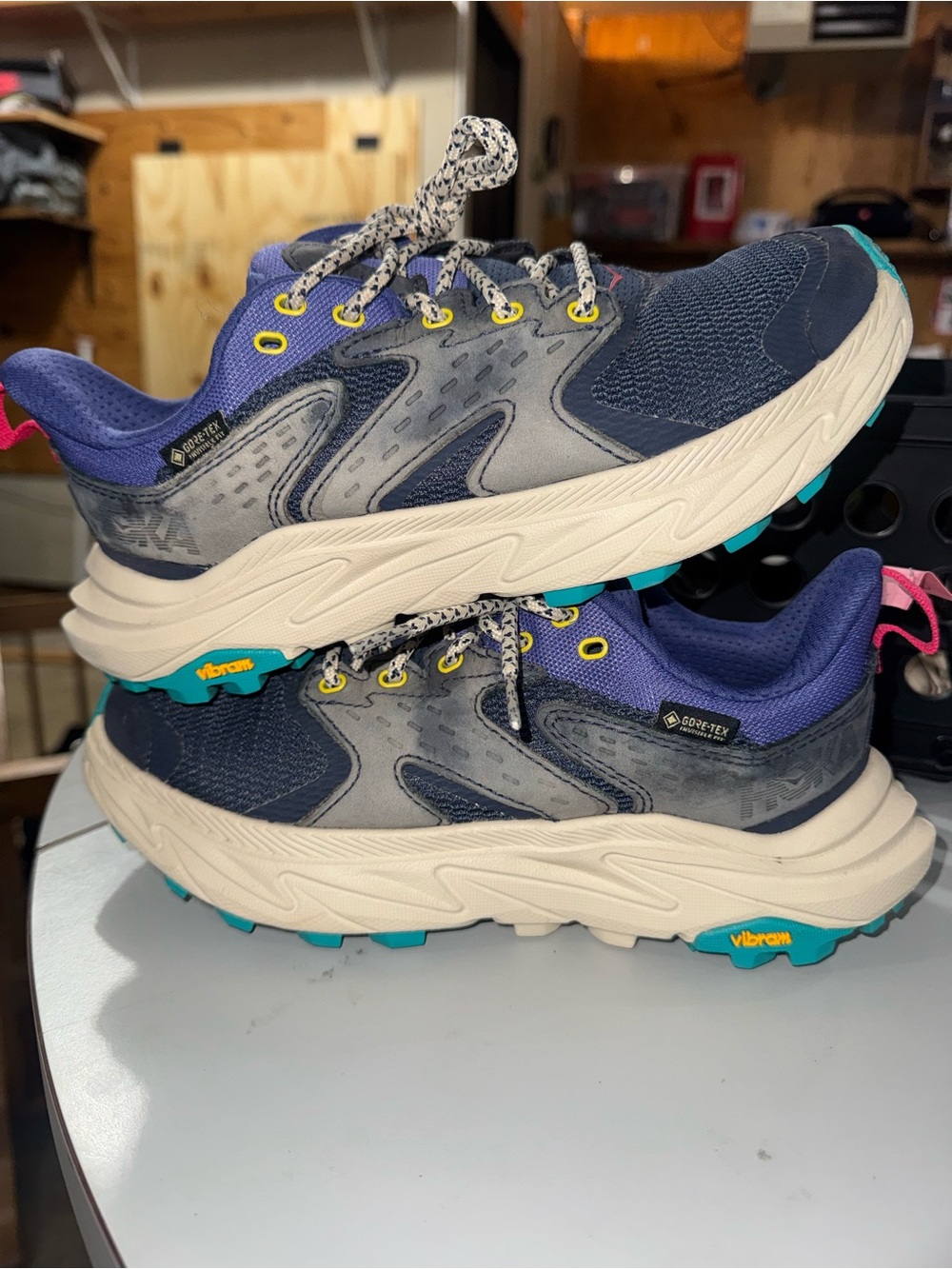 Hoka one one Women’s Anacapa 2 low gore Tex Size 5.5 B
